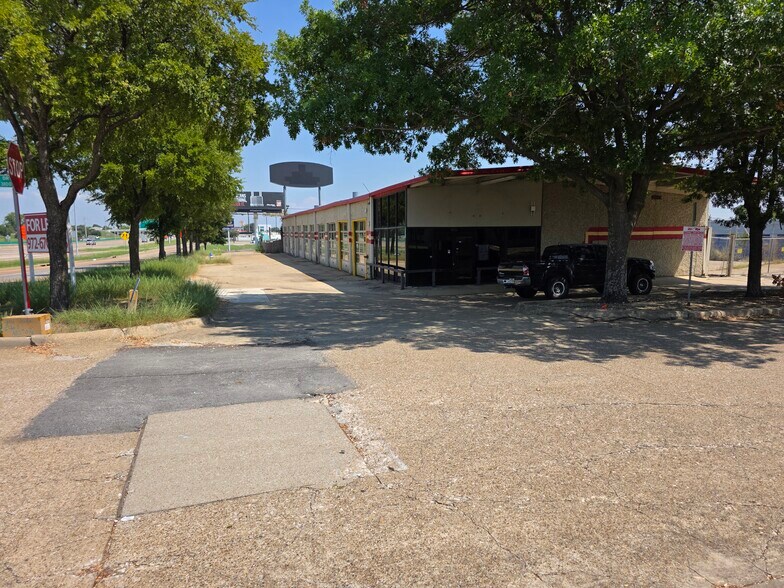 4036 Interstate 30, Mesquite, TX à vendre - Photo du bâtiment - Image 1 de 1