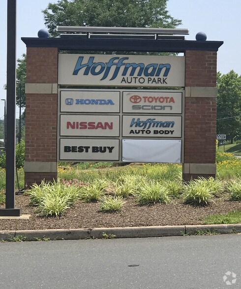 44-46 Albany Tpke, West Simsbury, CT à louer - Photo du bâtiment - Image 2 de 2