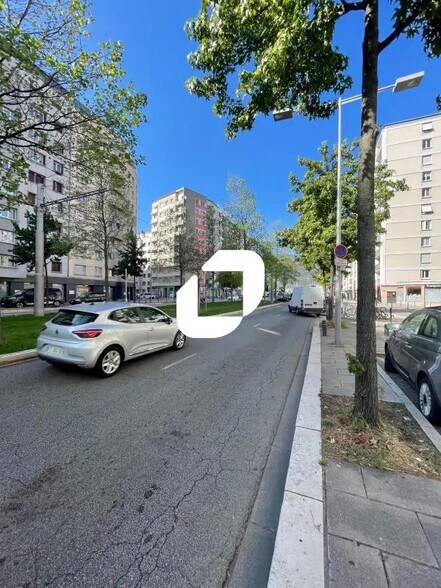 48 Boulevard Joseph Vallier, Grenoble à louer - Photo du bâtiment - Image 3 de 16