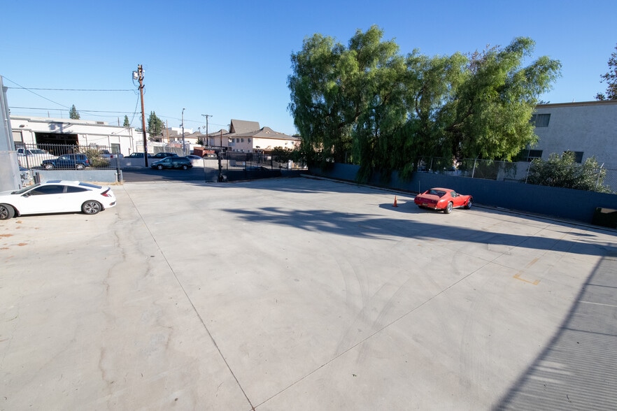 2 Turn-Key Film & Production Studios portfolio of 2 properties for sale on LoopNet.ca - Building Photo - Image 2 of 49