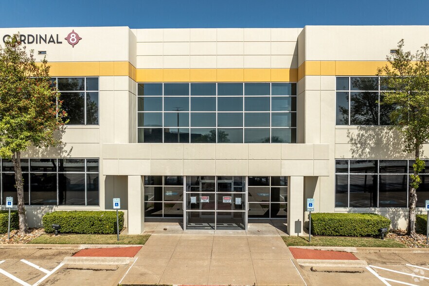 1703 N Plano Rd, Richardson, TX à louer - Photo du bâtiment - Image 3 de 26