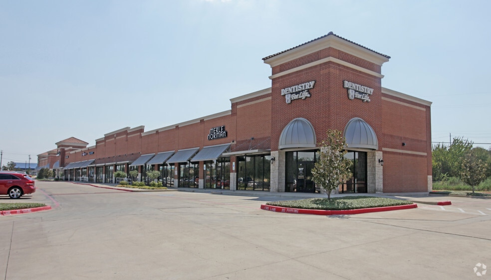 900 S Main St, Keller, TX for lease - Primary Photo - Image 1 of 5