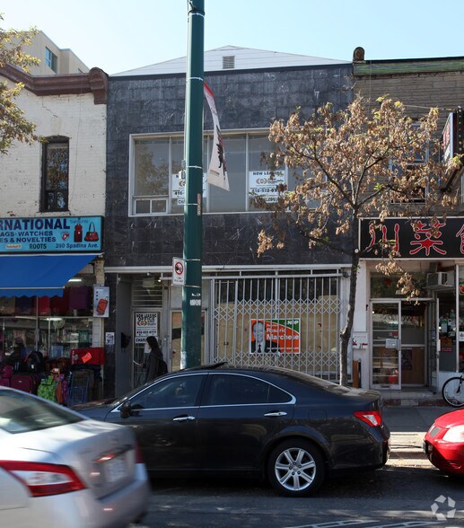 392 Spadina Ave, Toronto, ON for sale - Primary Photo - Image 1 of 1