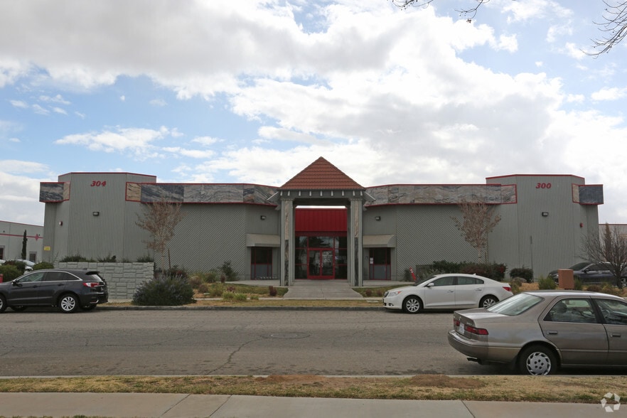 300-304 E Avenue K6, Lancaster, CA for sale - Building Photo - Image 2 of 6