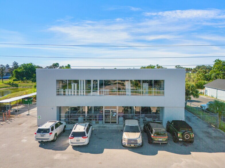 204 44th Ave E, Bradenton, FL à louer - Photo du bâtiment - Image 2 de 12