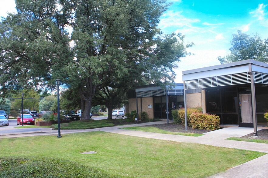 11623 Angus Rd, Austin, TX à louer - Photo du bâtiment - Image 2 de 6