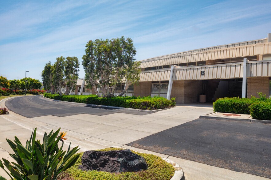 3550 General Atomics Ct, San Diego, CA à louer - Photo du bâtiment - Image 3 de 11