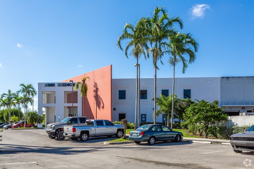 12600 NW 107th Ave, Medley, FL à louer - Photo du bâtiment - Image 2 de 6