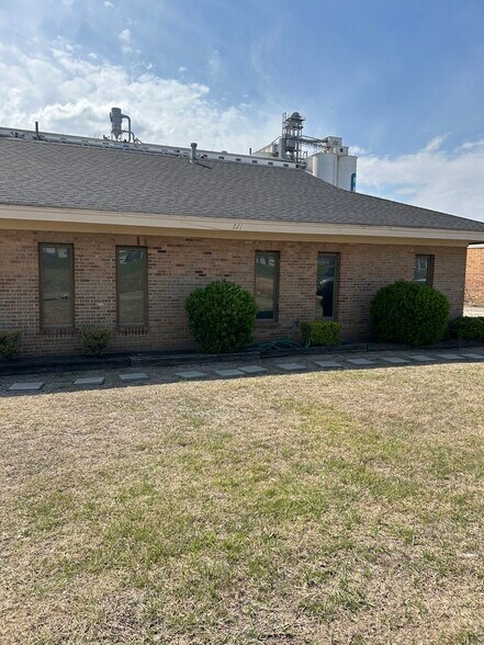 711 Highway 82 W, Greenwood, MS à vendre - Photo principale - Image 1 de 22