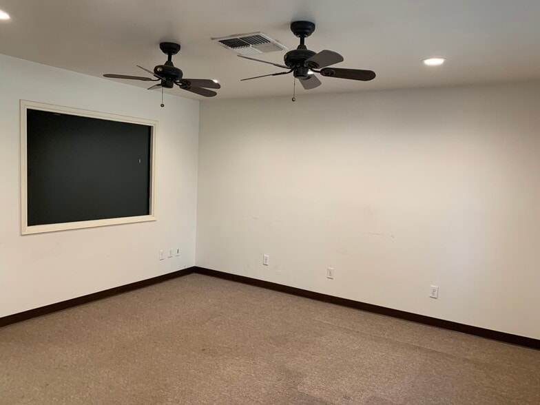 3502 Gilmore Ave, Bakersfield, CA for lease - Building Photo - Image 2 of 5