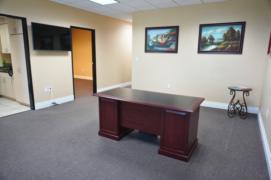 650 Shoppers Ln, Covina, CA for lease - Building Photo - Image 3 of 18