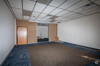137-205 E Lincoln Trail Blvd, Radcliff, KY for lease Interior Photo- Image 2 of 8
