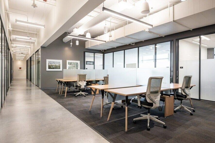 2801 E Camelback Rd, Phoenix, AZ à louer - Photo intérieure - Image 3 de 10