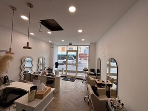 Commerce de détail dans Vanves à louer Photo intérieure- Image 2 de 19