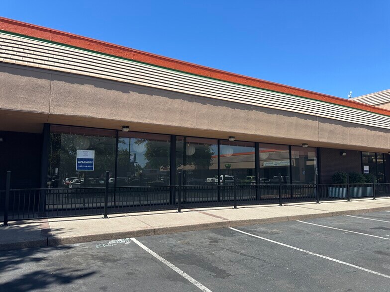 2540 Esplanade Rd, Chico, CA à louer - Photo du bâtiment - Image 3 de 12
