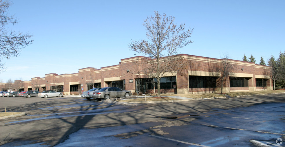 13805 N 1st Ave, Plymouth, MN for lease - Primary Photo - Image 1 of 4