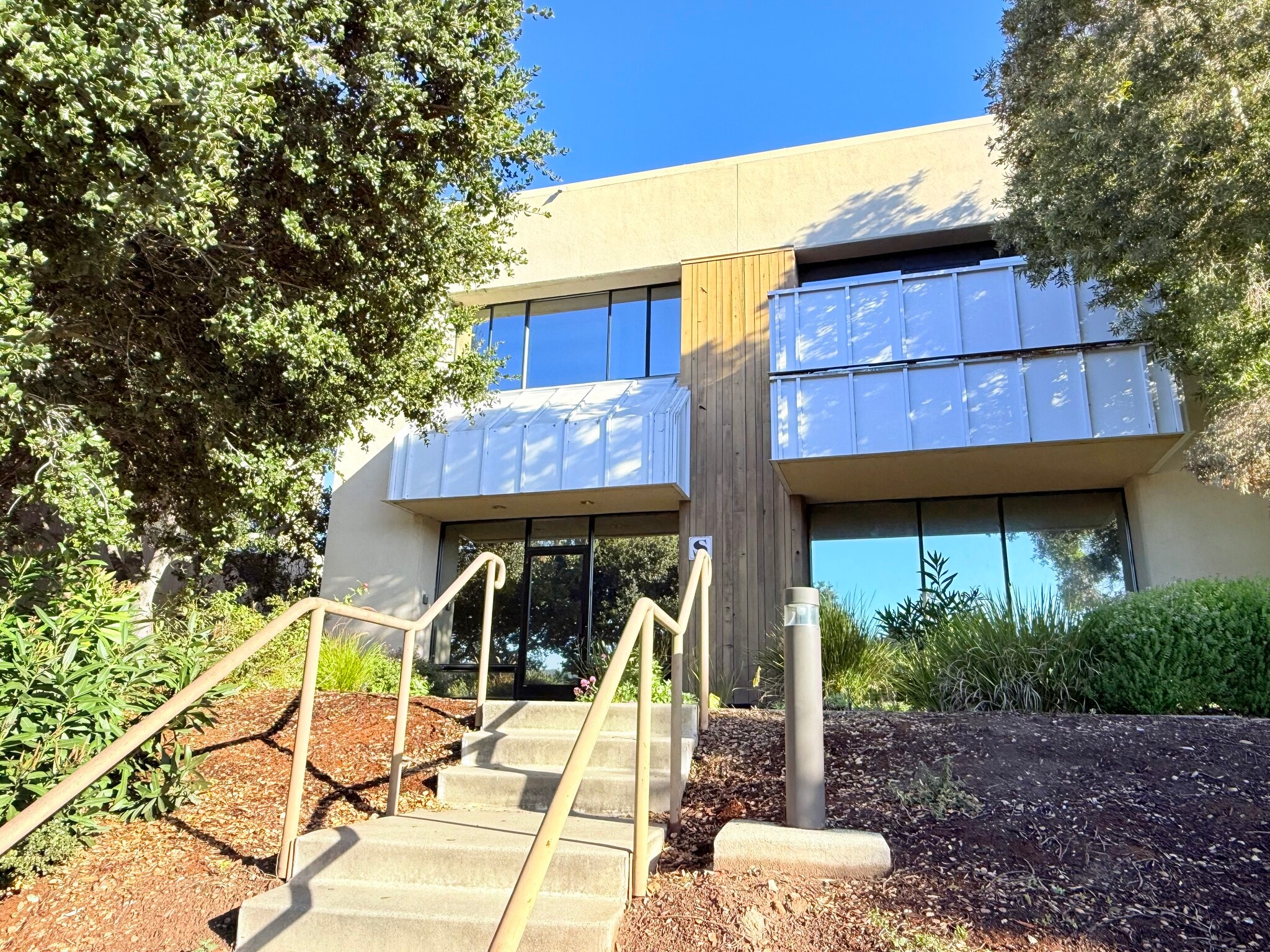 5 Harris Ct, Monterey, CA à louer Photo principale- Image 1 de 13