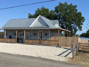 580 County Road 196, Georgetown, TX for lease Interior Photo- Image 1 of 2