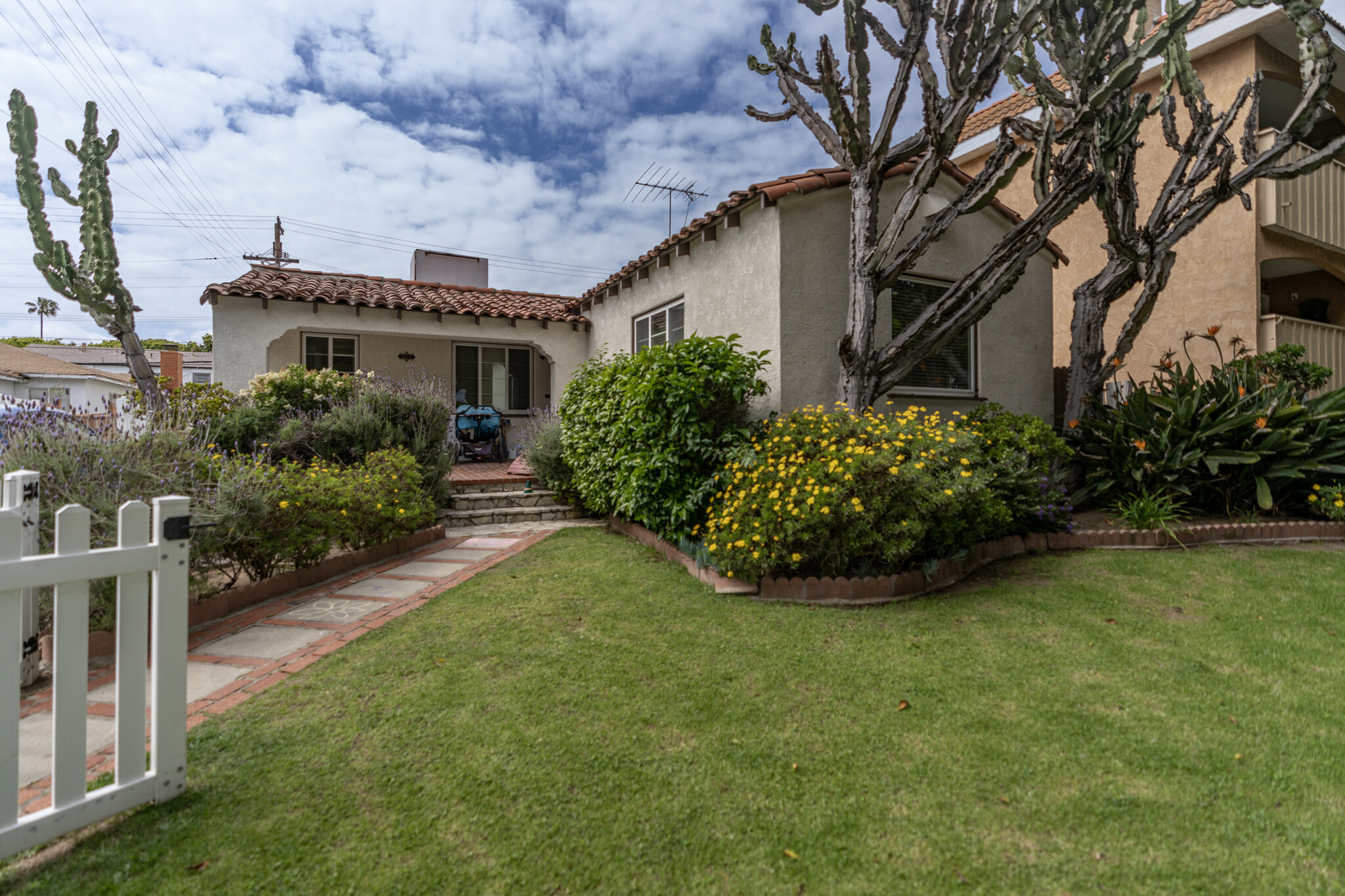 2211 Oak St, Santa Monica, CA à vendre Photo du bâtiment- Image 1 de 1