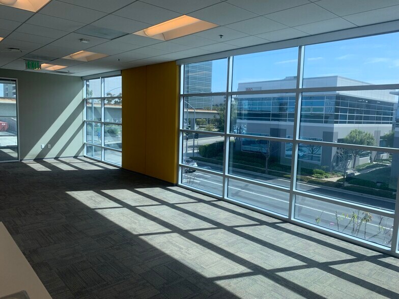 861-881 Parkview Dr N, El Segundo, CA à louer - Photo du bâtiment - Image 2 de 12