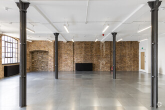 14 Gowers Walk, London for lease Interior Photo- Image 2 of 4