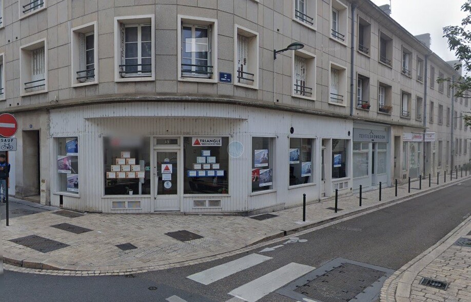 Retail in Orléans for lease - Building Photo - Image 1 of 1
