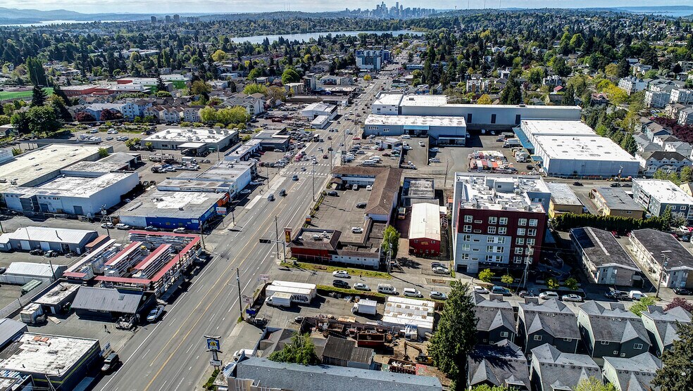 9607 Aurora Ave N, Seattle, WA à vendre - Photo du bâtiment - Image 3 de 3