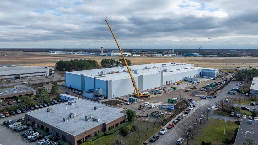 2100 Smithtown Ave, Ronkonkoma, NY for lease - Building Photo - Image 3 of 6