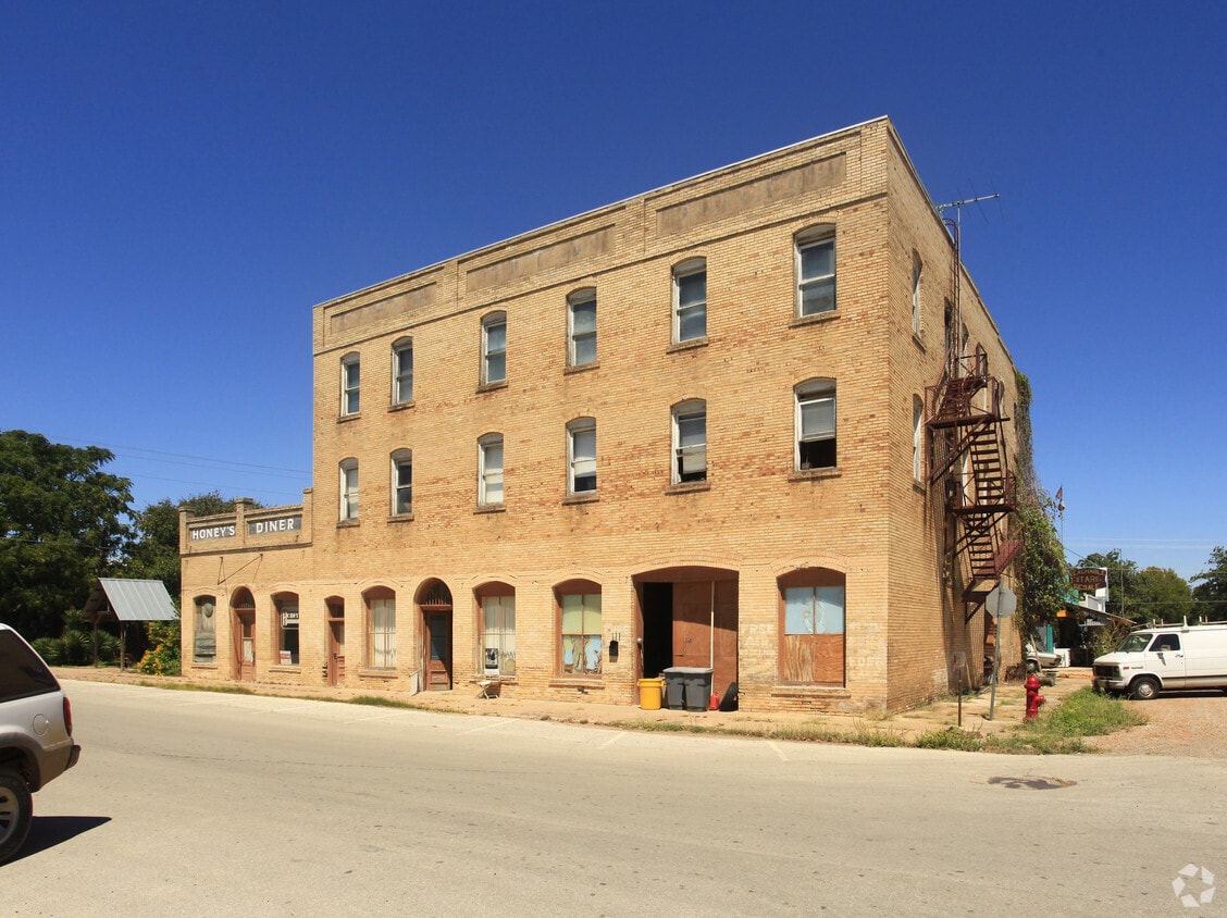 111 NE 2nd St, Smithville, TX à vendre Photo du bâtiment- Image 1 de 2
