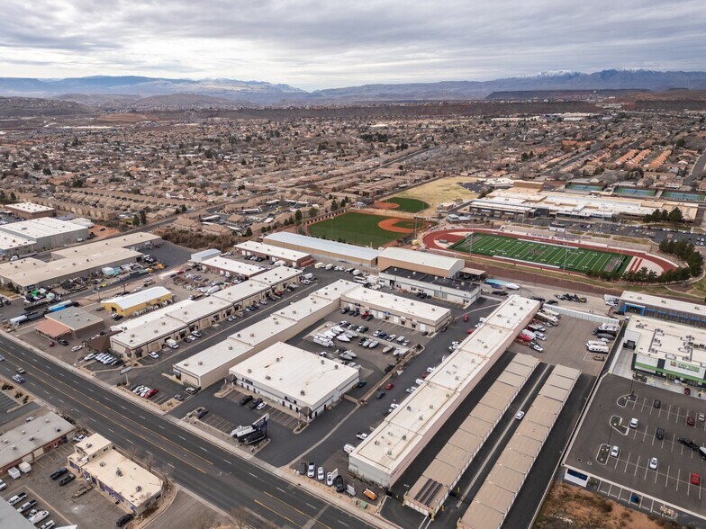 677 N 3050 E, Saint George, UT à louer - Photo du bâtiment - Image 3 de 7