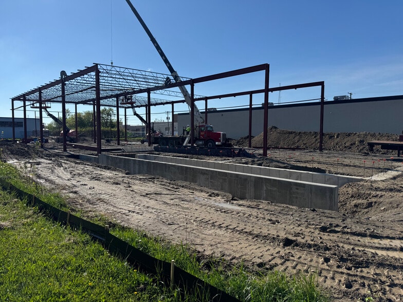 29850 Calahan Rd, Roseville, MI for lease - Building Photo - Image 2 of 2