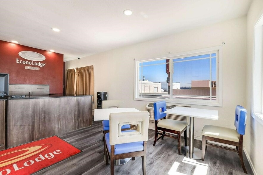 625 W Broadway St, Needles, CA for sale - Building Photo - Image 2 of 18