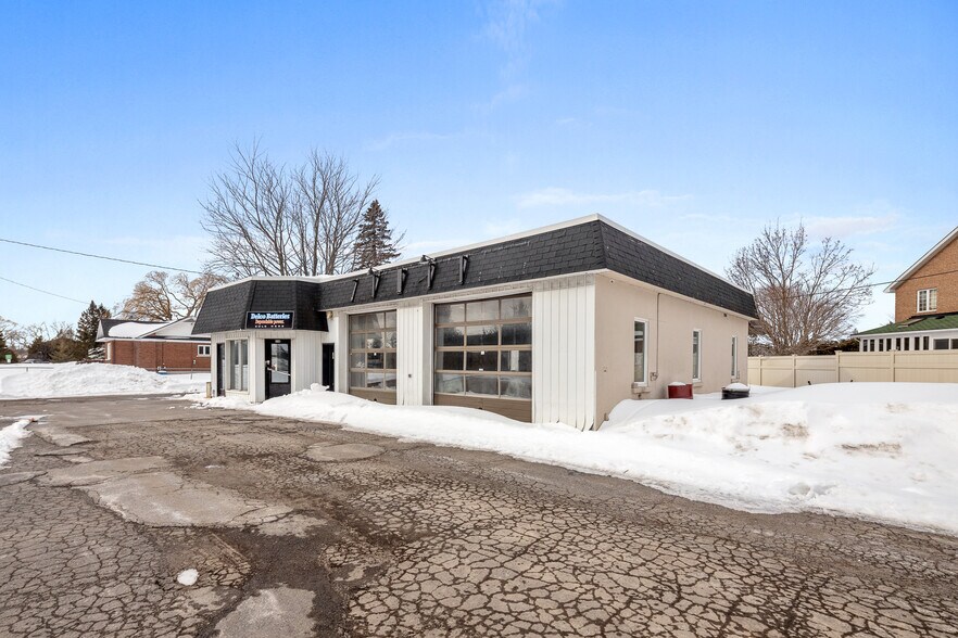 314 River Rd, Ottawa, ON à vendre - Photo du bâtiment - Image 3 de 8