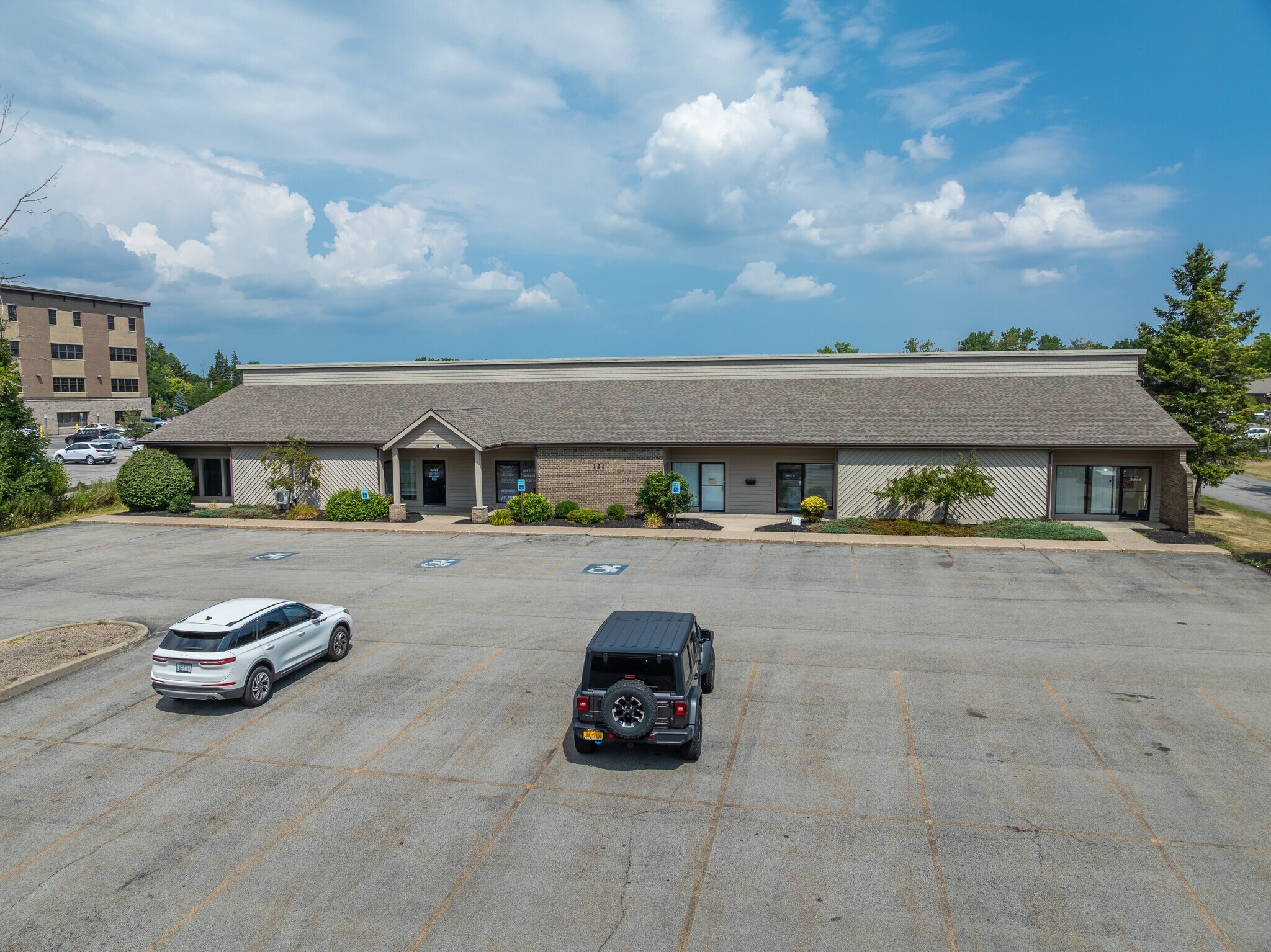 121 Erie Canal Dr, Rochester, NY à vendre Photo du bâtiment- Image 1 de 29