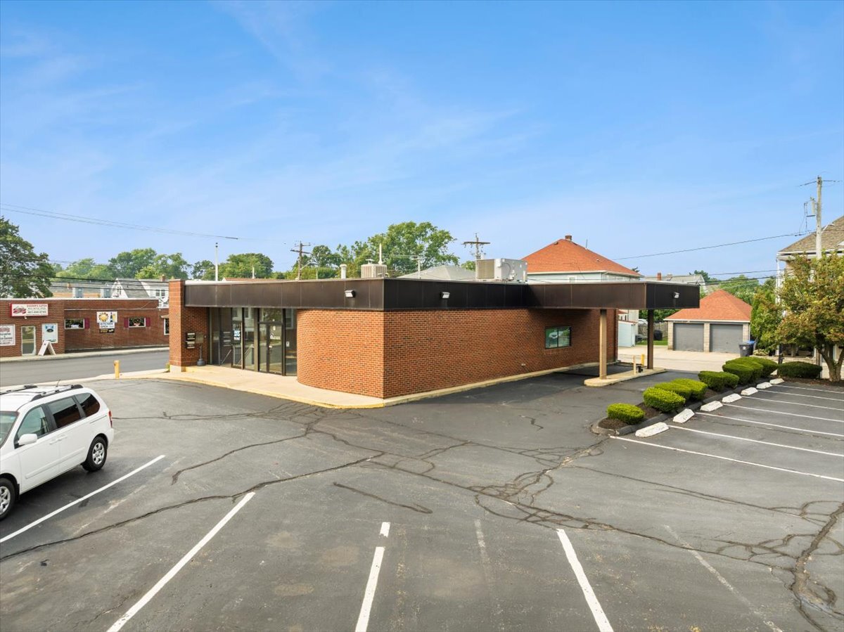 500 N Broadway, East Providence, RI à vendre Photo du bâtiment- Image 1 de 1