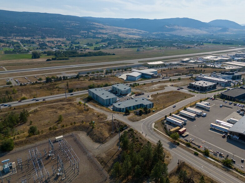 2175 Optic Crt, Kelowna, BC à louer - Photo du bâtiment - Image 2 de 19