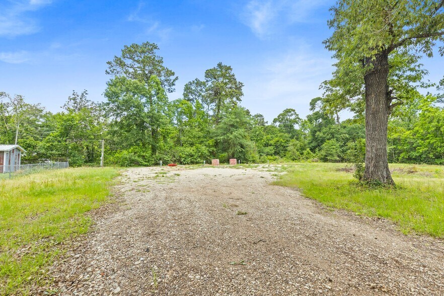 16161 FM 3083 Rd, Conroe, TX à louer - Photo du bâtiment - Image 2 de 10