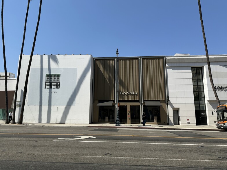 9549-9551 Wilshire Blvd, Beverly Hills, CA for lease - Building Photo - Image 3 of 10