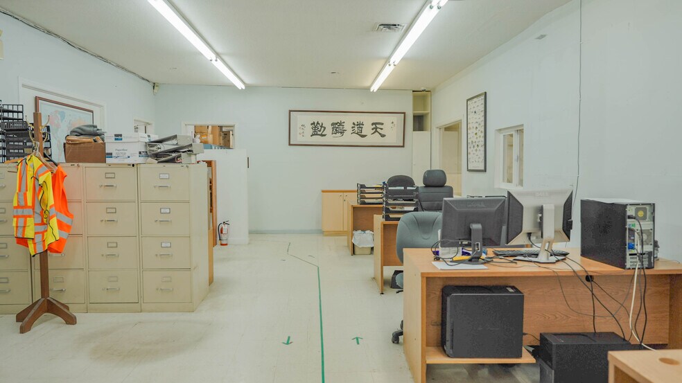 11751 Voyageur Way, Richmond, BC à vendre - Photo du bâtiment - Image 2 de 14