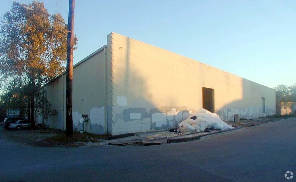 1512 Gano St, Houston, TX for lease - Building Photo - Image 2 of 4