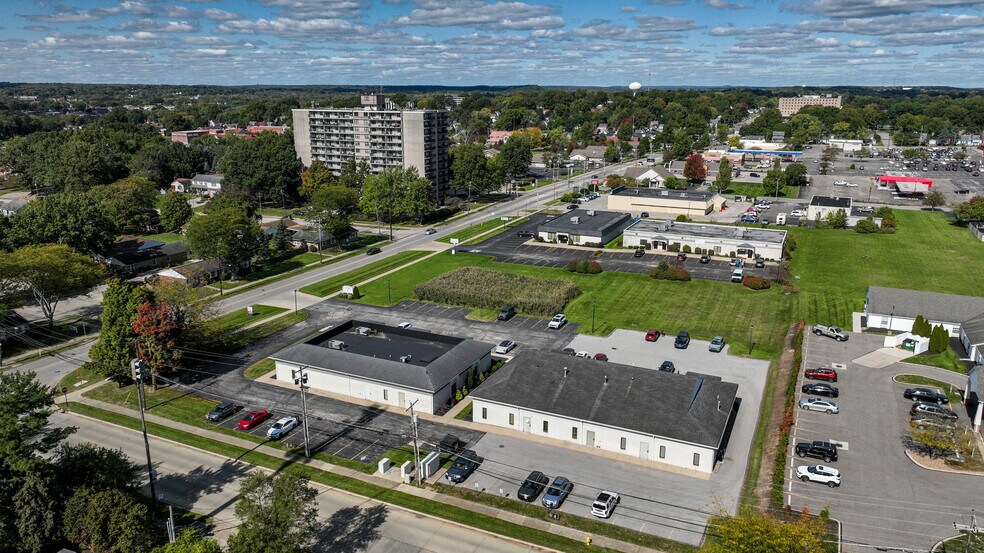 169 5th St SE, Barberton, OH à louer - Photo du bâtiment - Image 3 de 8
