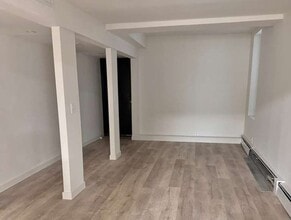 245 E 13th St, New York, NY à louer Photo intérieure- Image 2 de 4