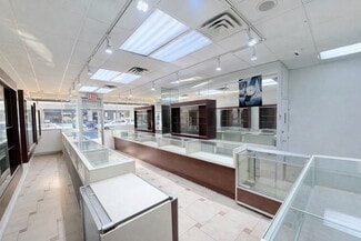 Plus de détails pour 6913 Grand Ave, Maspeth, NY - Commerce de détail à louer