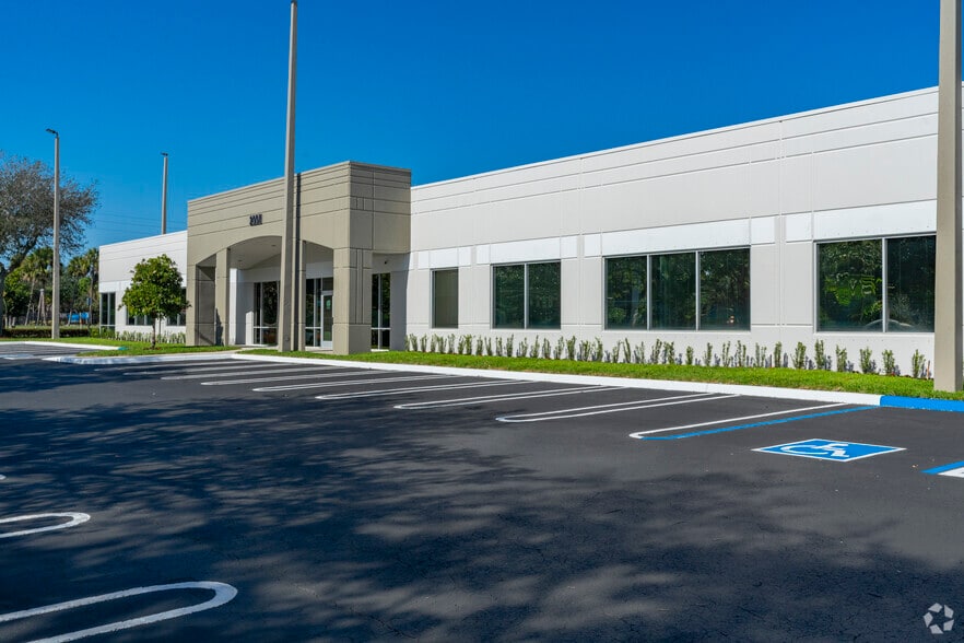 2001 NW 64th St, Fort Lauderdale, FL for lease - Building Photo - Image 3 of 6