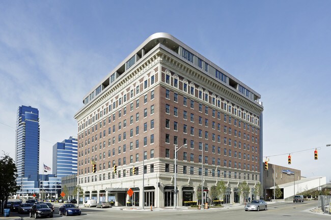 Plus de détails pour 201 Michigan St NW, Grand Rapids, MI - Commerce de détail à louer