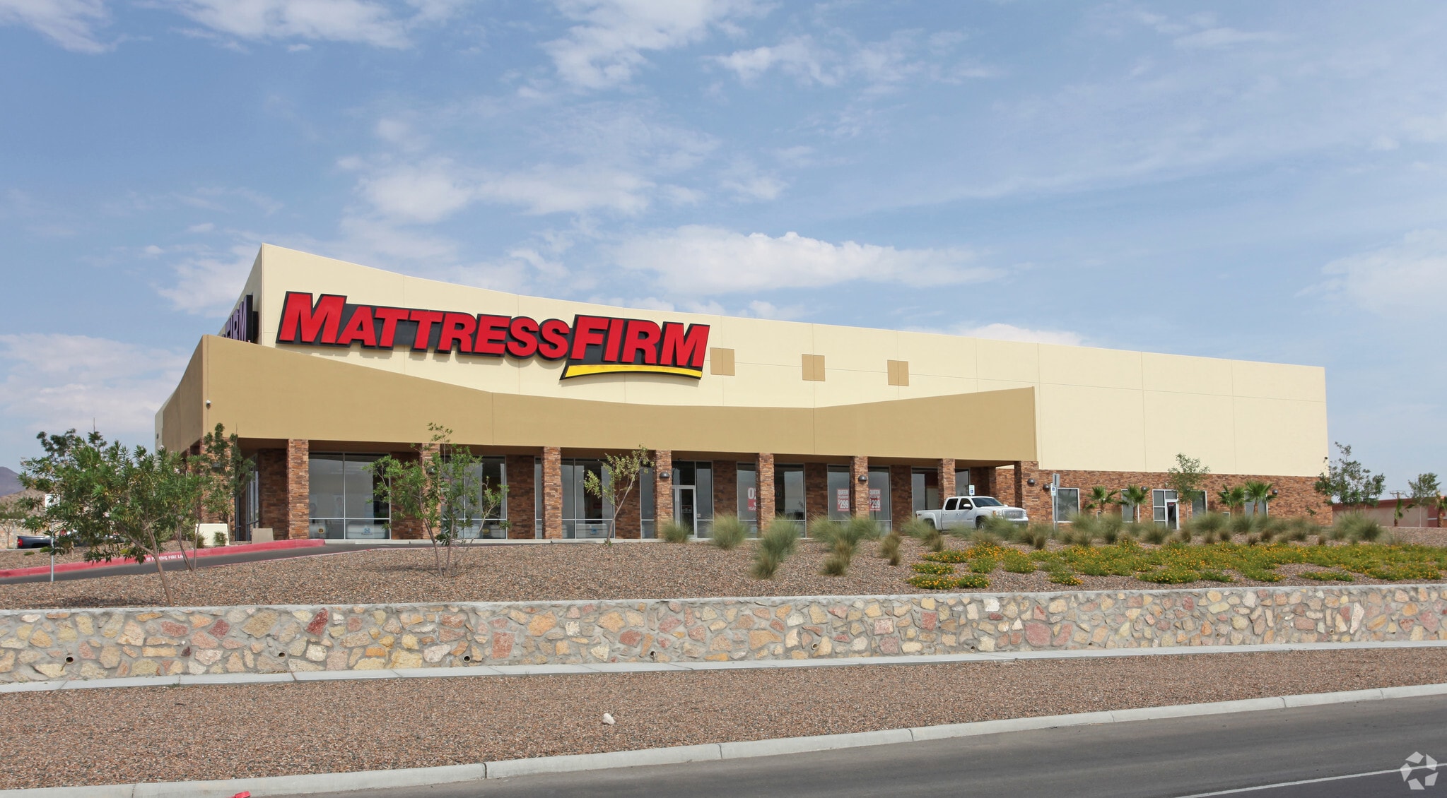 7840 N Picacho Hl, El Paso, TX for lease Primary Photo- Image 1 of 2