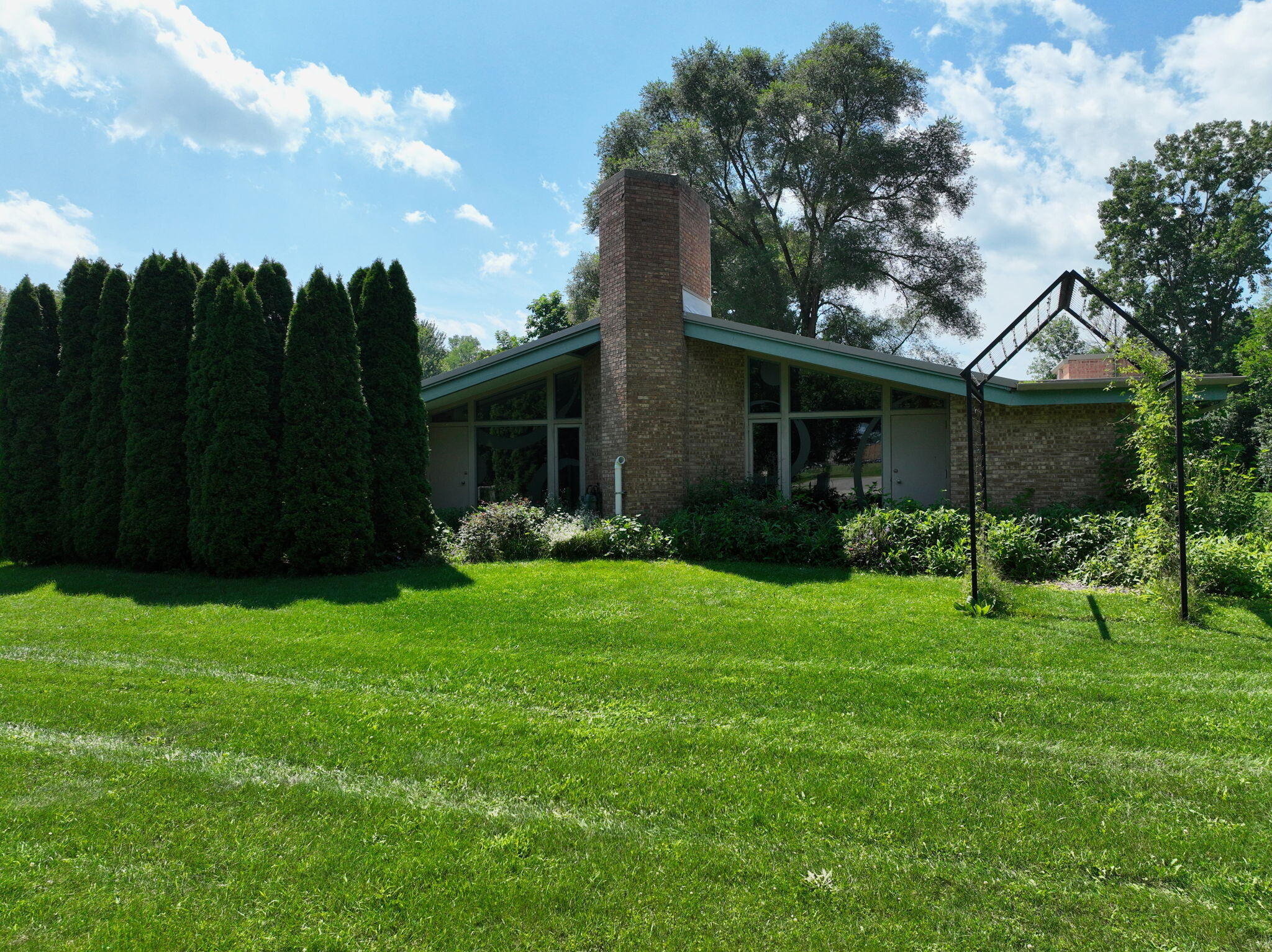 1517 Bayliss St, Midland, MI for sale Primary Photo- Image 1 of 1