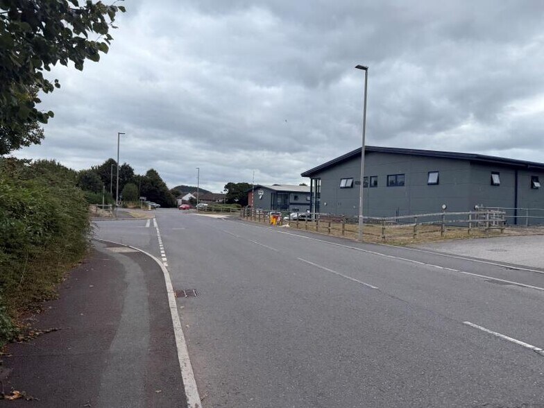 Corbin Way, Bradpole à louer - Photo du bâtiment - Image 2 de 3