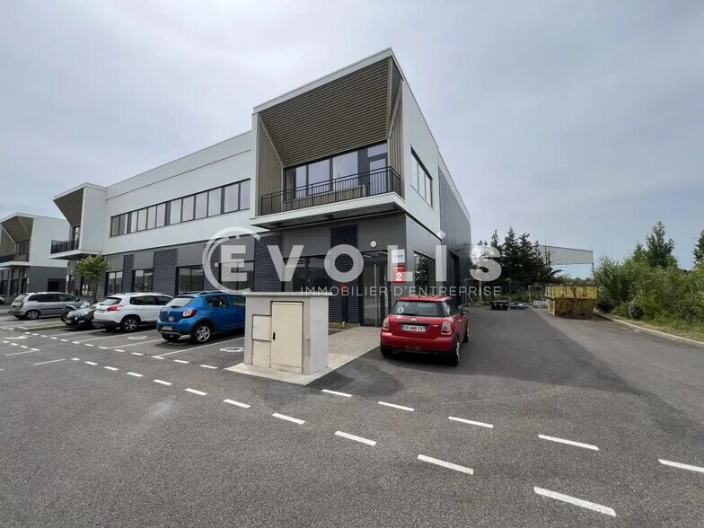 Flex dans Chassieu à louer - Photo du bâtiment - Image 2 de 25