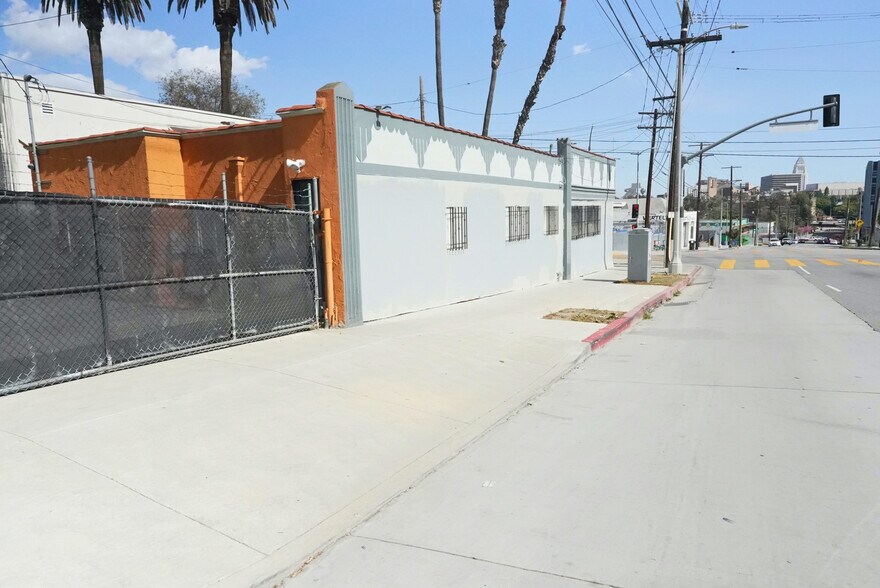 1201 Temple St, Los Angeles, CA à louer - Photo du bâtiment - Image 3 de 29